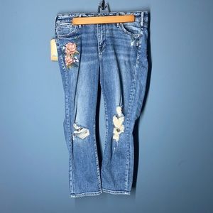 NWT Silver Jeans Slim Crop w/ Embroidery Detail